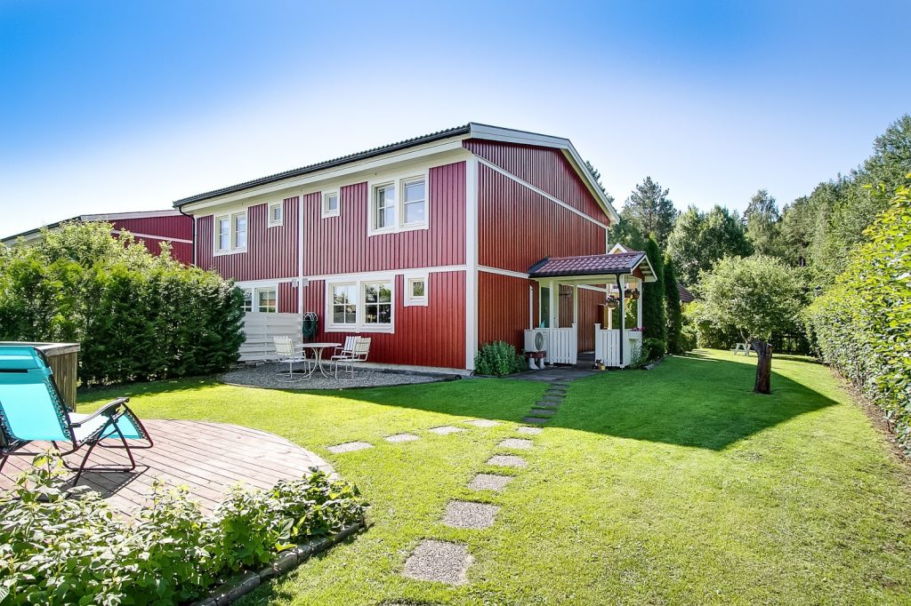 Malning av villafasad Bromma Olovslund