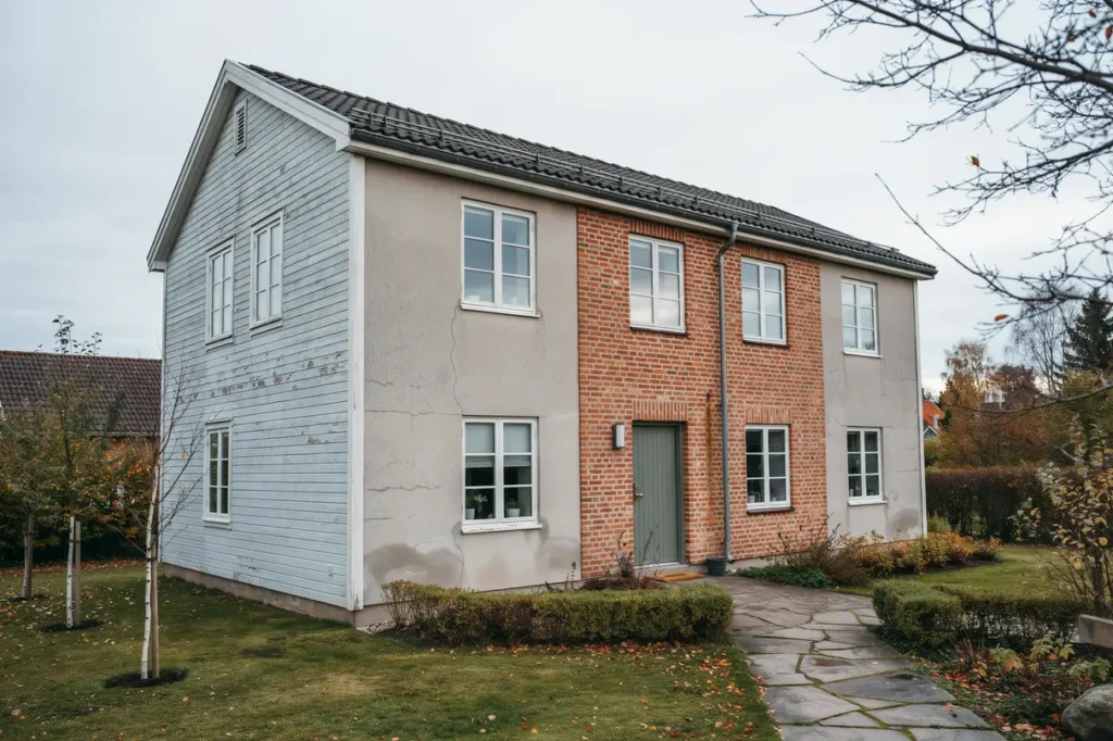 v lj r tt fasadmaterial till huset j mf relse av tr puts tegel och fibercement